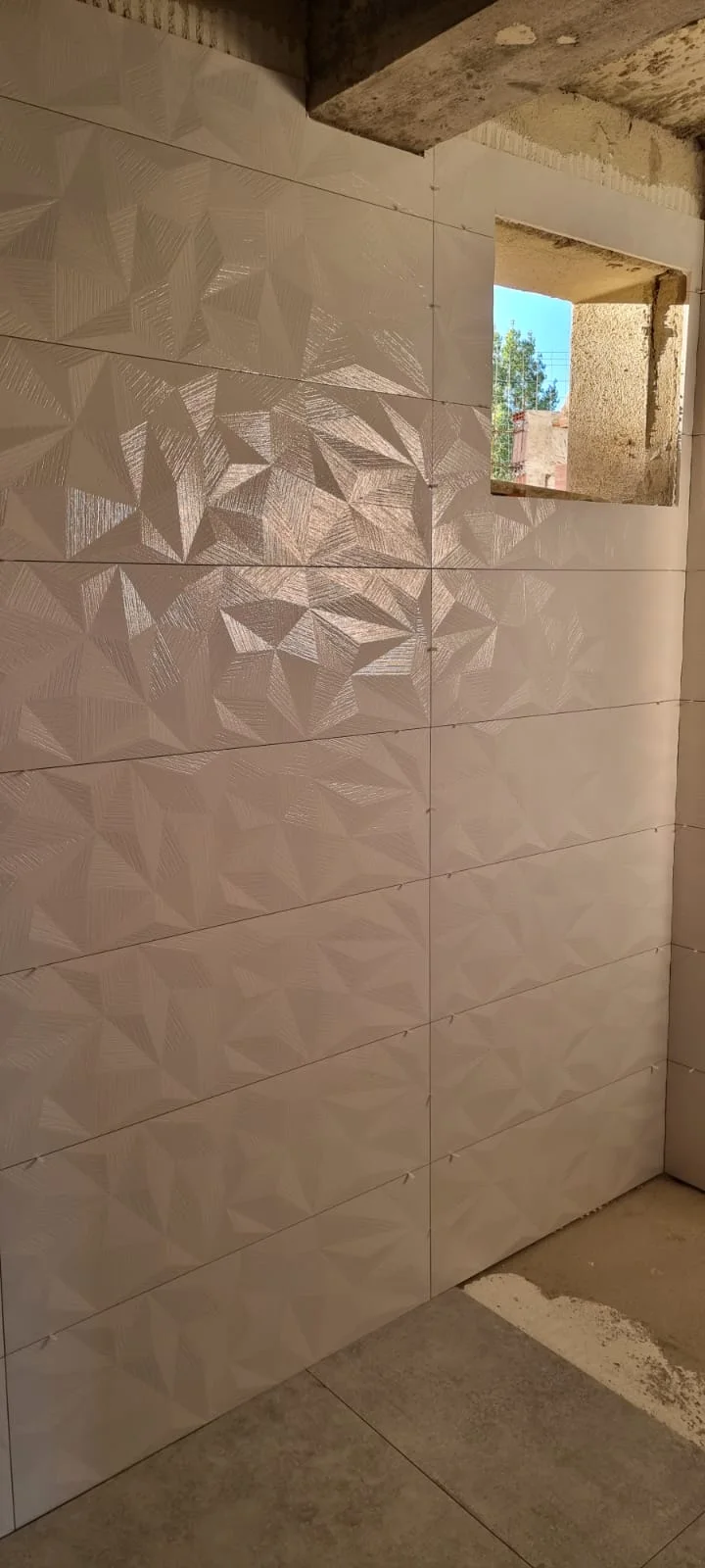 Parede com ladrilho cerâmico tridimensional