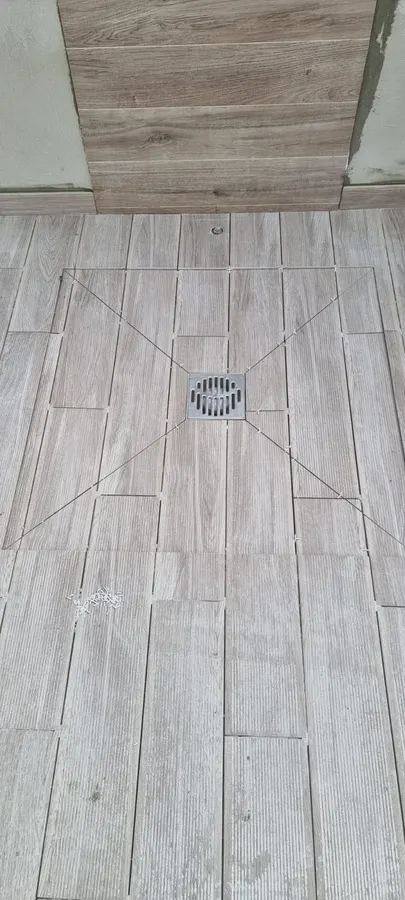 Pendentes cerâmicas convergentes para ralo